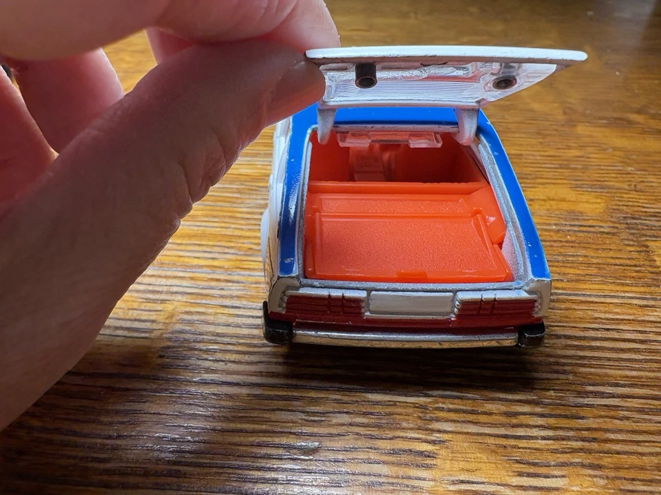 Corgi Rover 3500 Triplex Rally Race Car Esso 1:43 Scale England 5" Long - Image 4 of 4