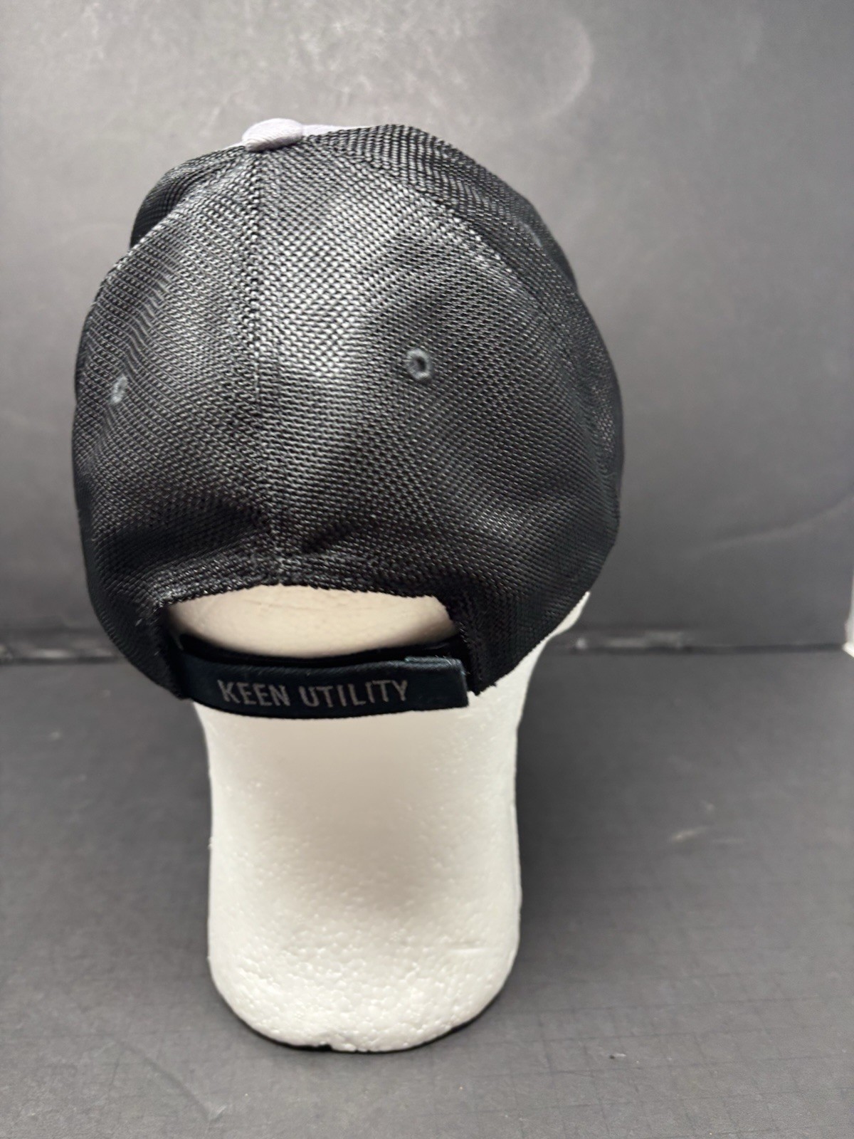 Cappello berretto a sfera Keen Utility grigio cinturino regolabile posteriore