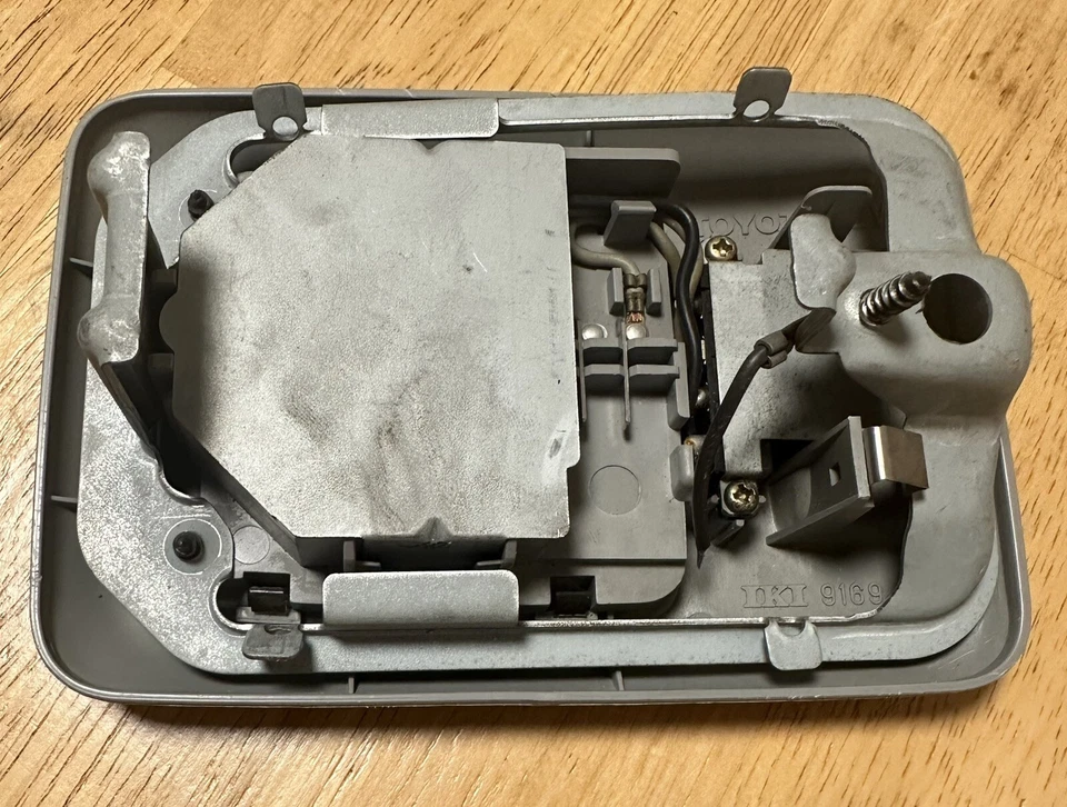 Toyota Previa Interior Light - Image 2 of 2