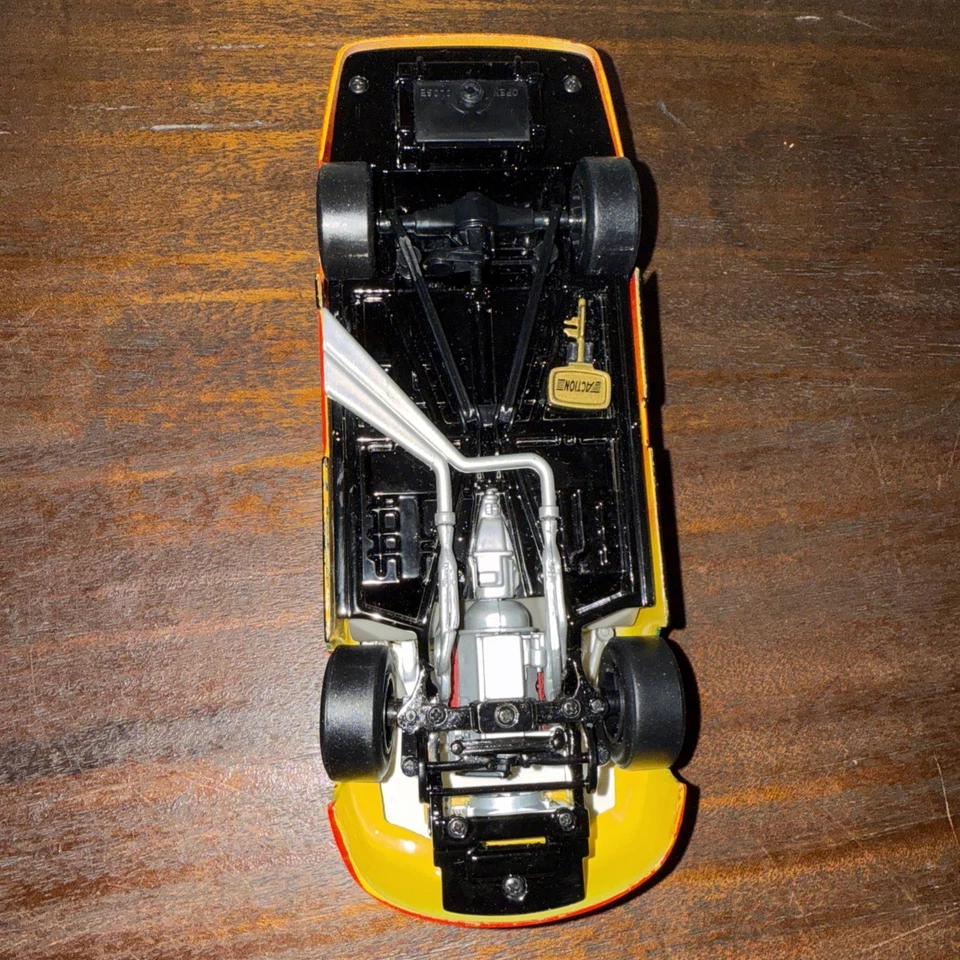 NASACAR 1998 Racing Champions Terry Labonte #5 Kellogg's Corn Flakes 1:64 Scale - Image 2 of 3