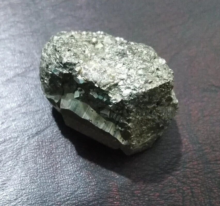 La pierre de pyrite pour l'argent et l'abondance - Immagine 2 di 4