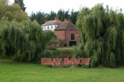 FOTO LOWER COURT MUNSLEY LOWER COURT VON DER MUNSLEY CHURCH AUS GESEHEN. 2005