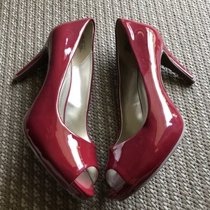 bandolino red heels