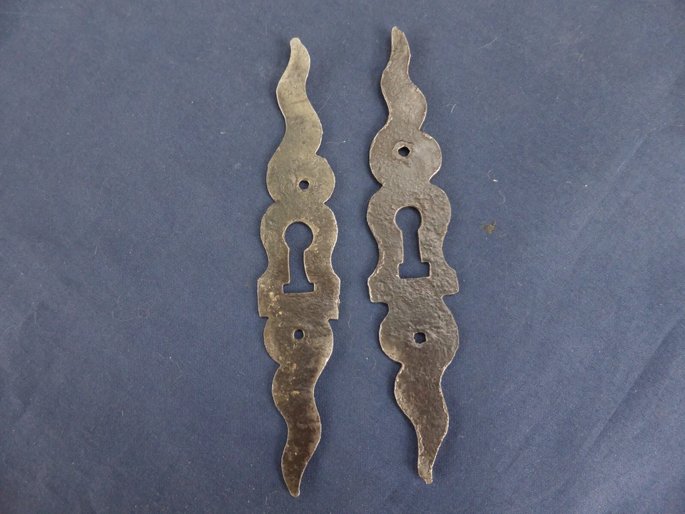 2 entrées serrure flammes fer ancienne Louis XIII portes armoire bahut ht 14 cm - Photo 2/4