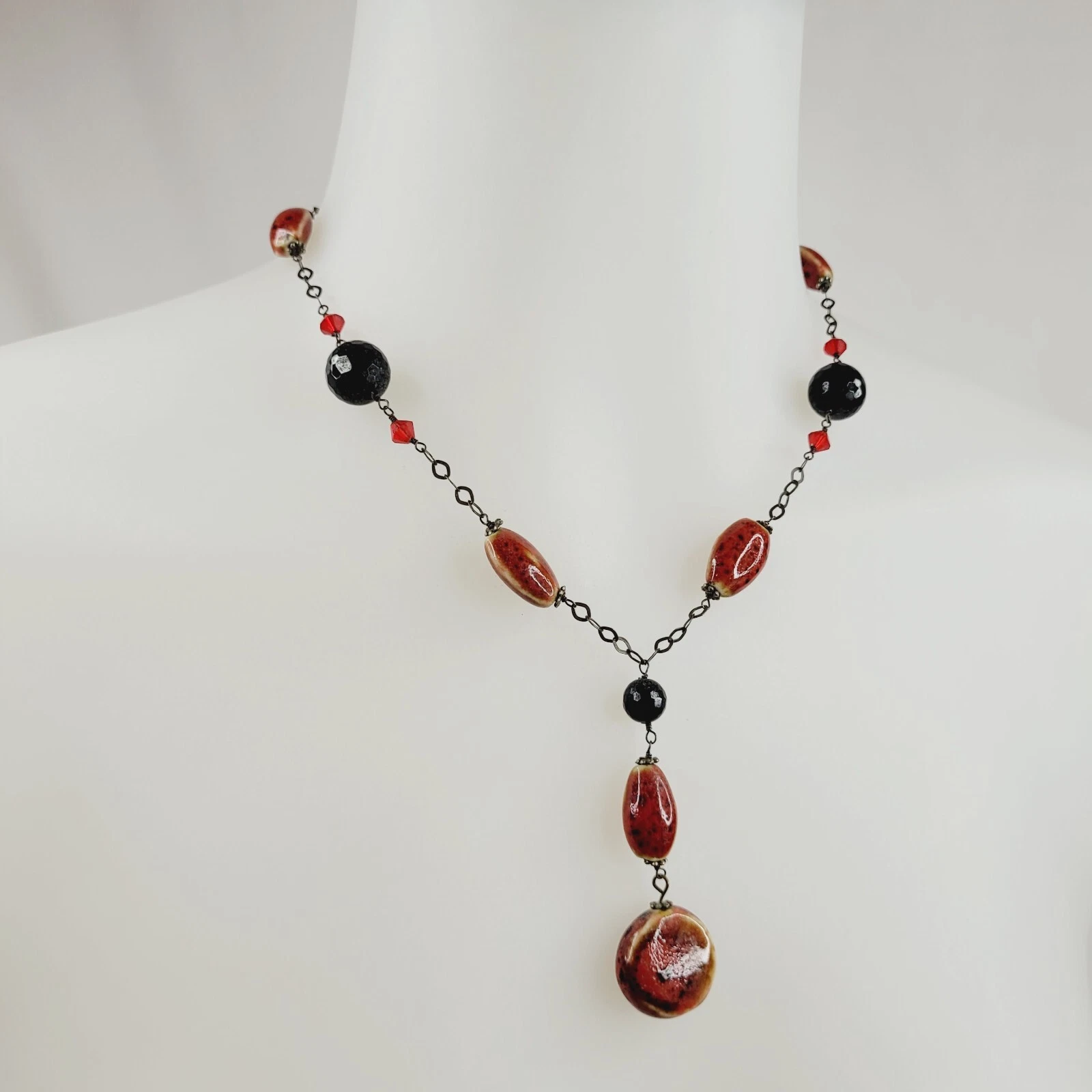 VETEMENTS Chiusura collana bigiotteria moda goccia Y perline nere rossa marcata 925 arte da indossare