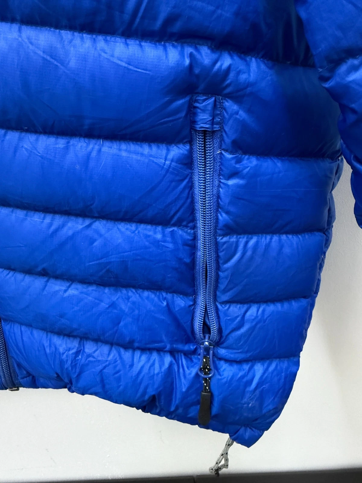 Wild Sports 900 Super Down Jacket Men's M Blue 700 Fill Hooded Puffer Nepal - product detail image 3