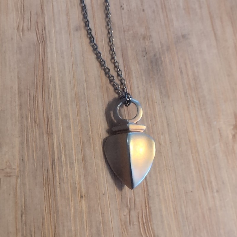 Vintage Gold Tone Pendant Necklace