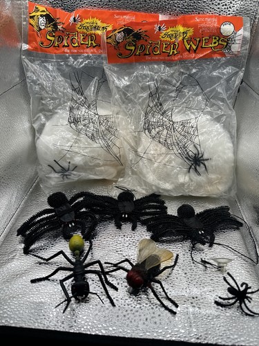 Spiders Bugs and Stretch Webs Halloween Decor Pak 2 Porch Yard House - 第 1/8 張圖片