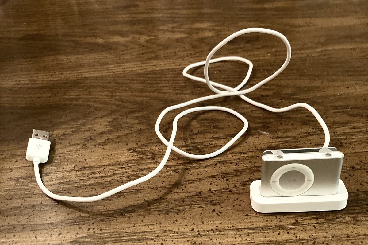 SILVER Apple iPod shuffle 2nd GEN Clip On A1204 (1 GB) AS IS