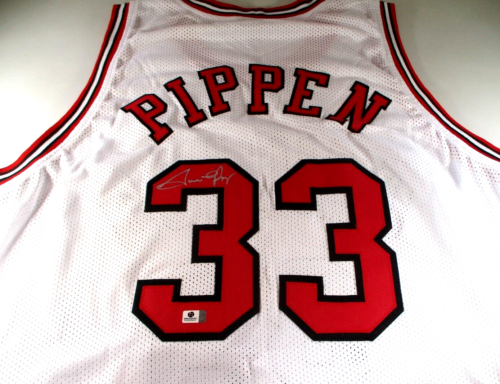 Scottie Pippen / Autographed Chicago Bulls White Custom Basketball Jersey / COA - 第 1/6 張圖片