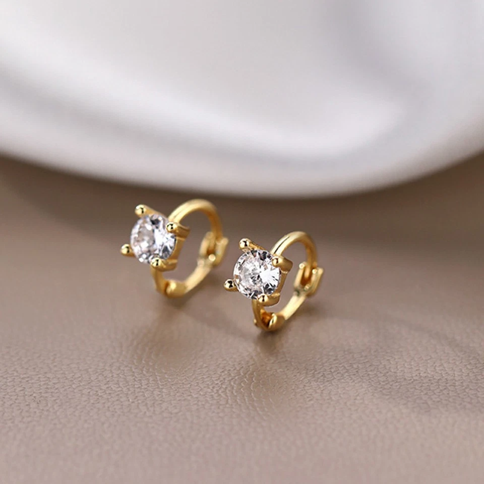 Orecchini pendenti unici in argento placcato rame con design diamante flash acca - Immagine 3 di 4