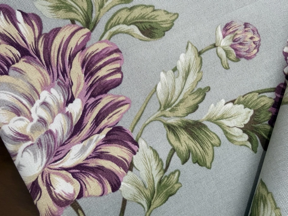 Tela colonial Williamsburg “SNS Charlotte” 2,5 yardas púrpura floral 54" de ancho Foto 3 de 4