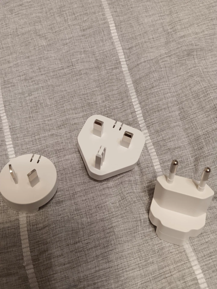 Genki Covert Dock 2 - White 45W Portable Charger & Dock for Switch 1, Steam Deck - Image 3 of 4