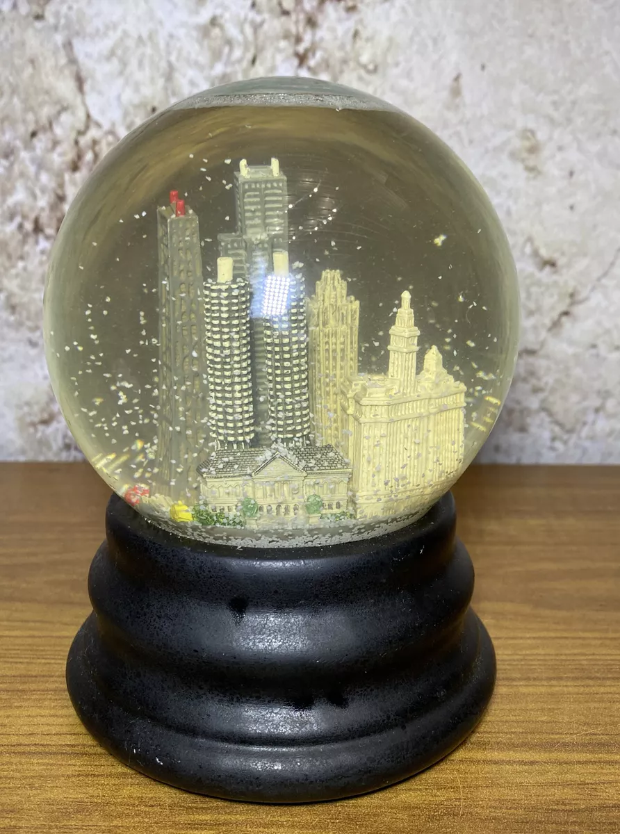 Saks Fifth Avenue Three Jays Imports Chicago Musical Snow Globe Glitter T1