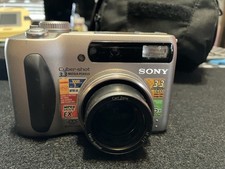 Sony DSC   S75 Cyber-Shot Digital Camera new battery, charger and case