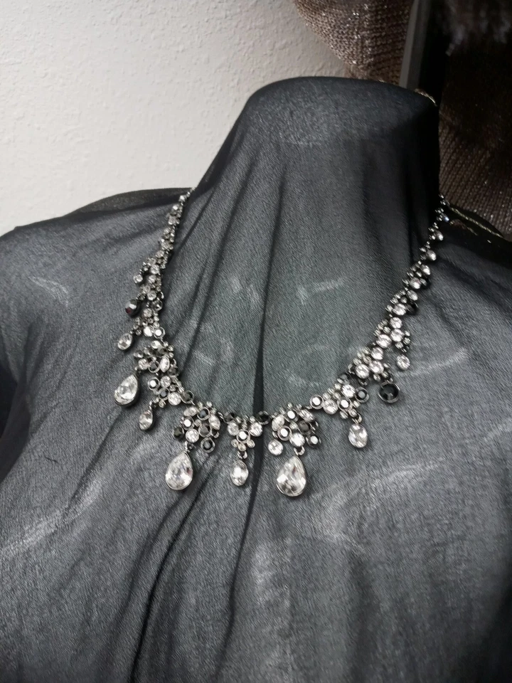 givechy collar lágrimas Foto 2 de 3