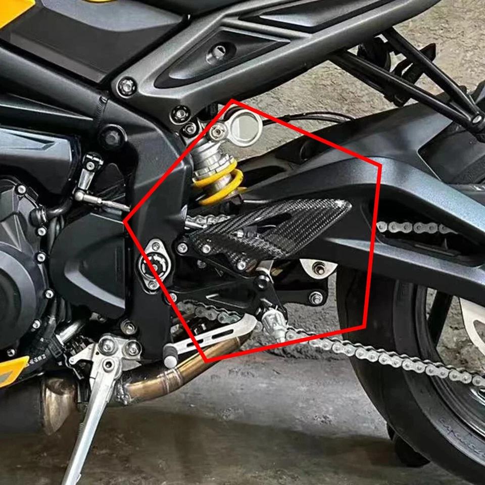 Protectores de placas de talón de fibra de carbono para Triumph Street Triple 765/R/RS 2016-2024 Foto 2 de 4