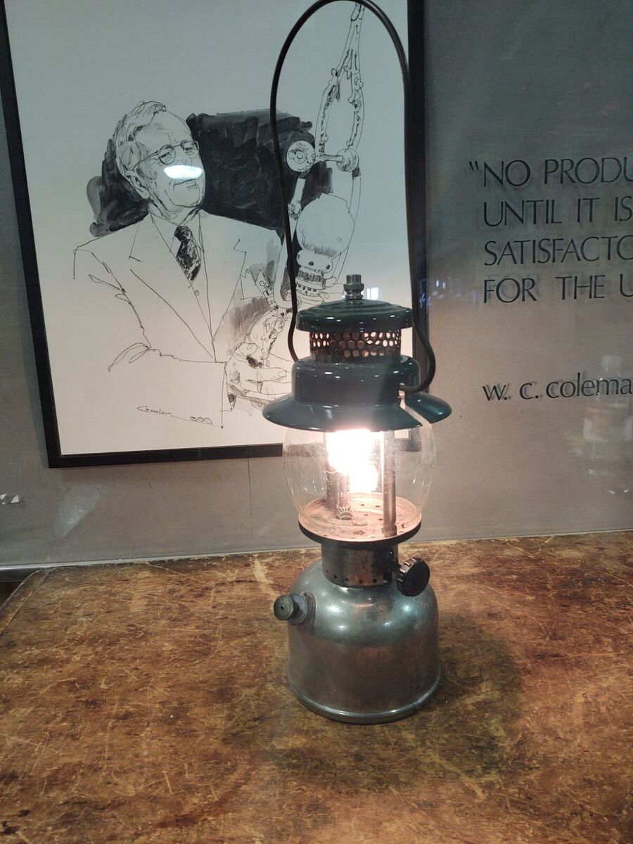 Vintage Coleman Lantern Model 242B Single Mantle 1940's Vintage Coleman Lantern Model 242B Single Mantle 1940's