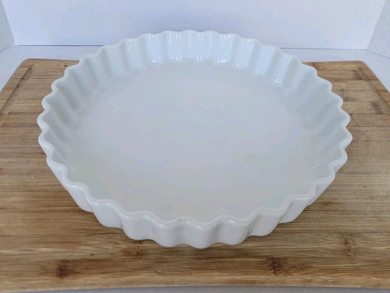 White Ceramic Round Quiche/Pie/Tart Dish with Scalloped Edges 11 inches