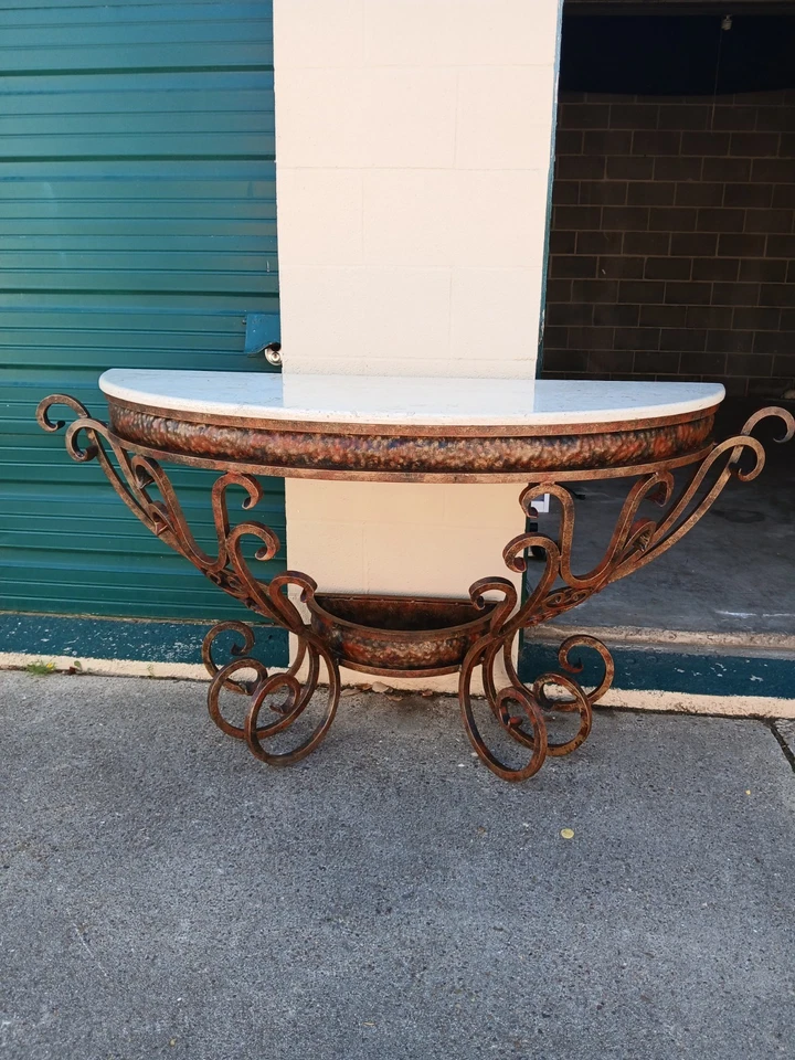 Hermoso Tocador De Metal De Tres Piezas Con Mesa De Piedra Foto 2 de 3