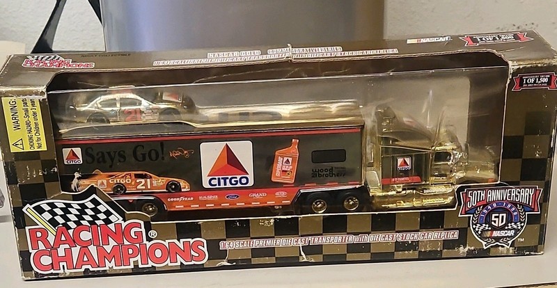 Racing Champions 1:64 Ford NASCAR Gold CITGO #21 Transporter Diecast