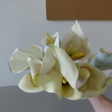 7 PCS Long Stem Calla Lily Lillis Realistic Silk Flowers White Folded 15" to 19"
