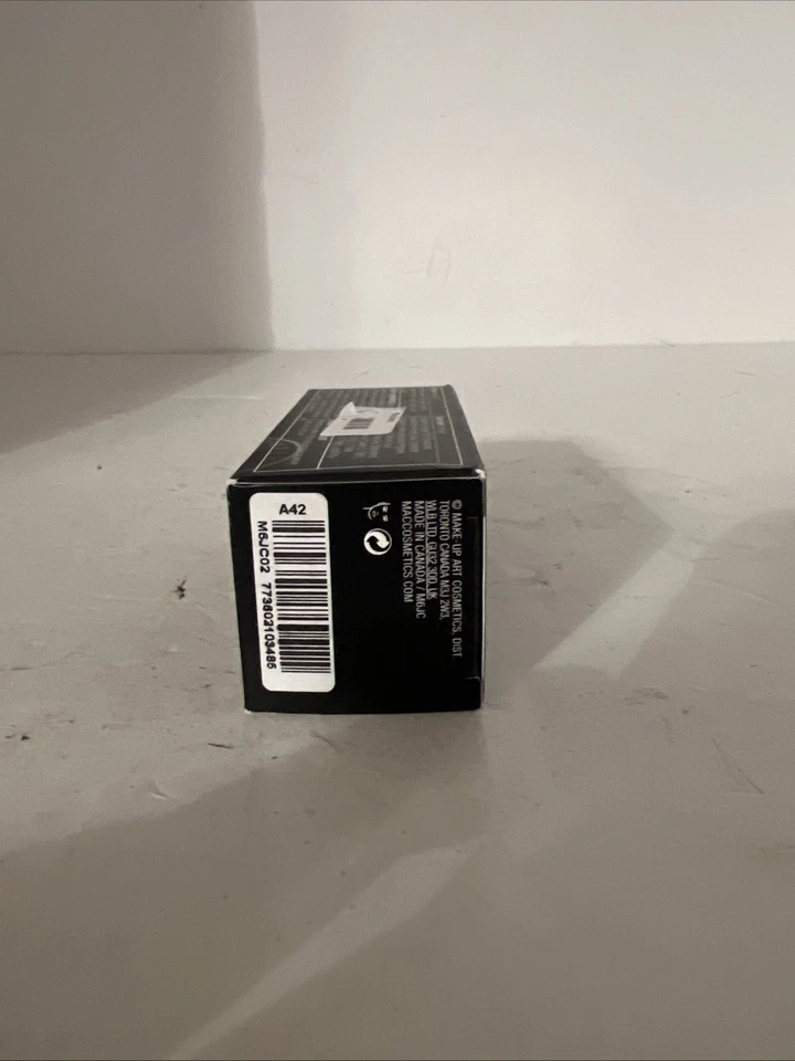 MAC Studio Fix Fluid SPF 15 NC20 1 Oz Clear (M6JC17) New With Box Foundation - Image 2 of 4