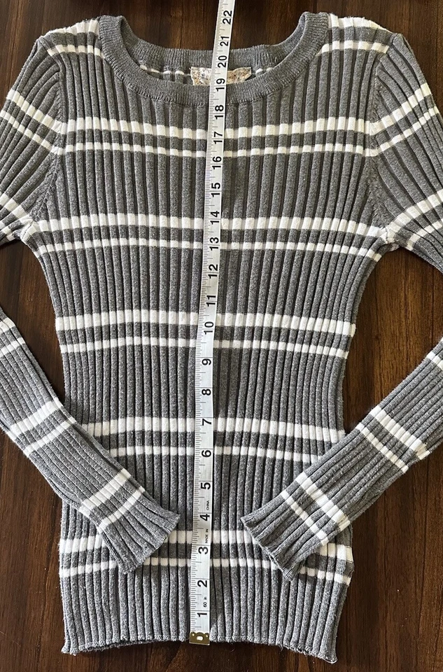 Розовый женский/юниорский свитер Republic размер S - Изображение 3 из 4