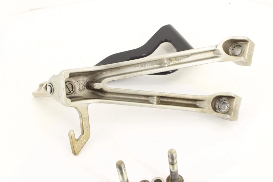 Suzuki GSXR600 2006 juego trasero derecho soporte montaje 43600-01H00-13L Foto 4 de 4