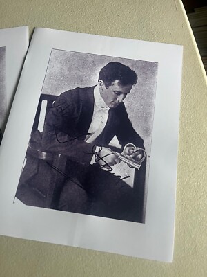 Harry Houdini, Reprint image of HH examining the Mirror Cuff,  almost beat him!