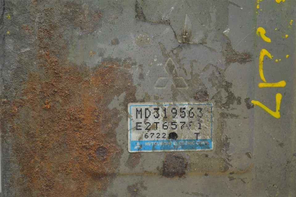 1997 三菱 Mirage 发动机控制单元 ECU MD319563 模块 53-2B4 — 第 2/4 张图片