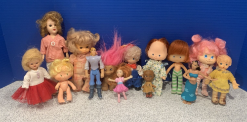 Lot of 14 Small Miscellaneous Dolls including Strawberry Shortcake - Picture 1 of 24