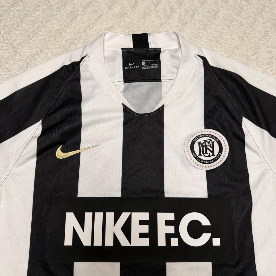 Camiseta deportiva de fútbol local NIKE FC negra/blanca para hombre grande AH9510-100 USADA EN EXCELENTE ESTADO Foto 4 de 4