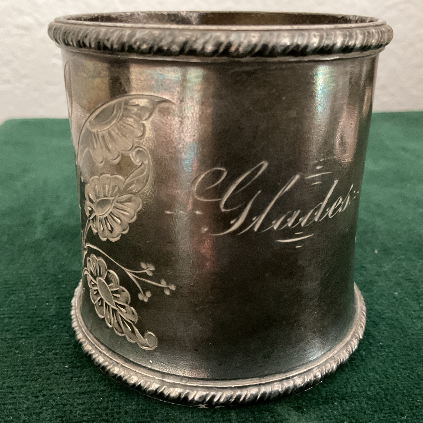 Antique Middletown Plate Co. Quadruple Plate Baby Cup 184 Hard White Metal