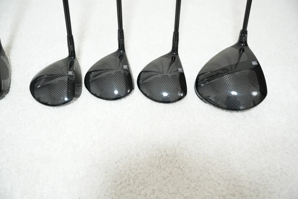 Juego de palos de golf. Maderas exóticas Tour Edge. Ping híbrido y hierros. Foto 3 de 4