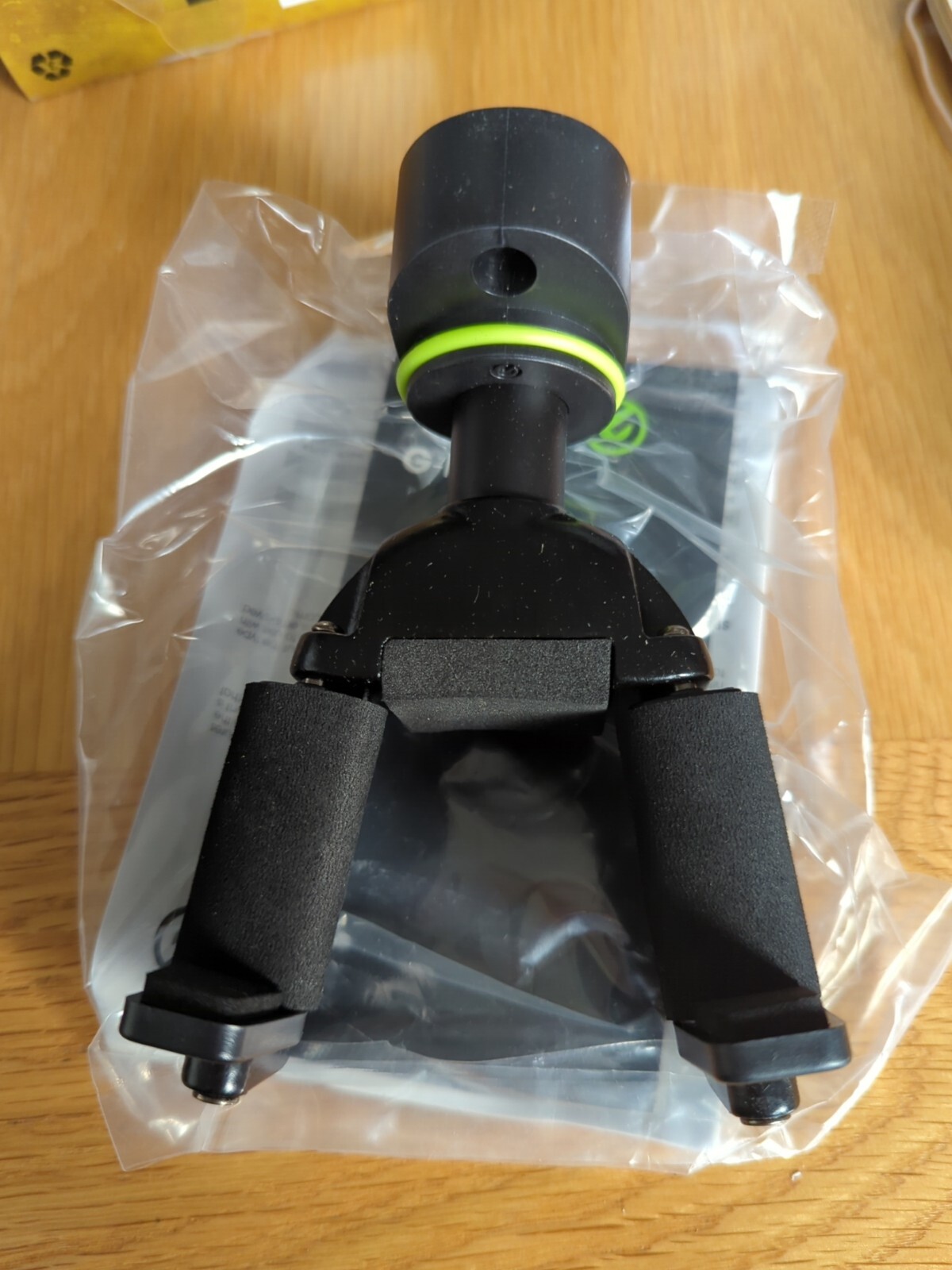 Gravity GS 01 WMB Wall-Mount Guitar Hanger