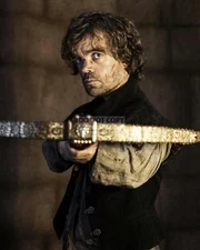 PETER DINKLAGE AS "TYRION LANNISTER" IN "GAME OF THRONES" - 8X10 PHOTO (FB-810)