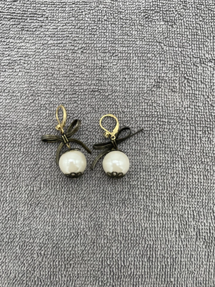BETSEY JOHNSON Pearl Black Bow Earrings - Image 3 of 4