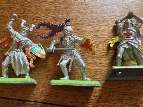 3 Vintage England Britains plastic & metal Toy Knights Lot - Picture 3 of 8