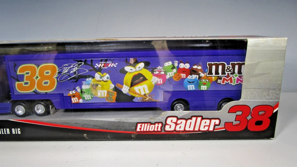 2006 Winners Circle M & M Elliott Sadler 1:64 Purple Trailer Rig  #40883 NRFB - Image 4 of 4
