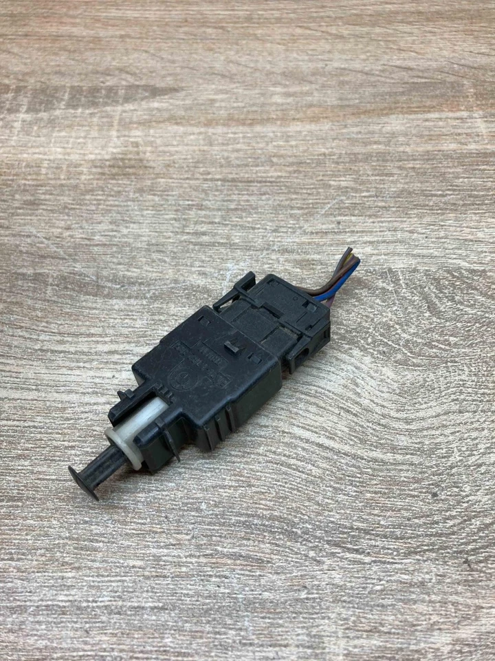 1382385 WITH PLUG Brake pedal sensor switch Fits for BMW 5 E34 - Image 2 of 4