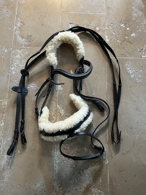 Kavalkade Trense Ivy Lammfell Schwarz Warmblut