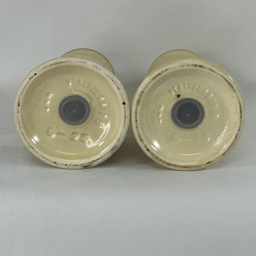 Pfaltzgraff Village Salt Pepper Shaker Set of 2 VINTAGE 6-25 With Stoppers EUC - Picture 11 of 17