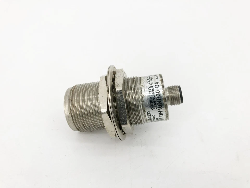 Allen Bradley 871TM-DH10NP30-D4 Inductive Sensor Metal Face 10mm Range 10-30VDC - Image 3 of 4