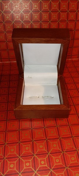 Caja de pendientes de madera