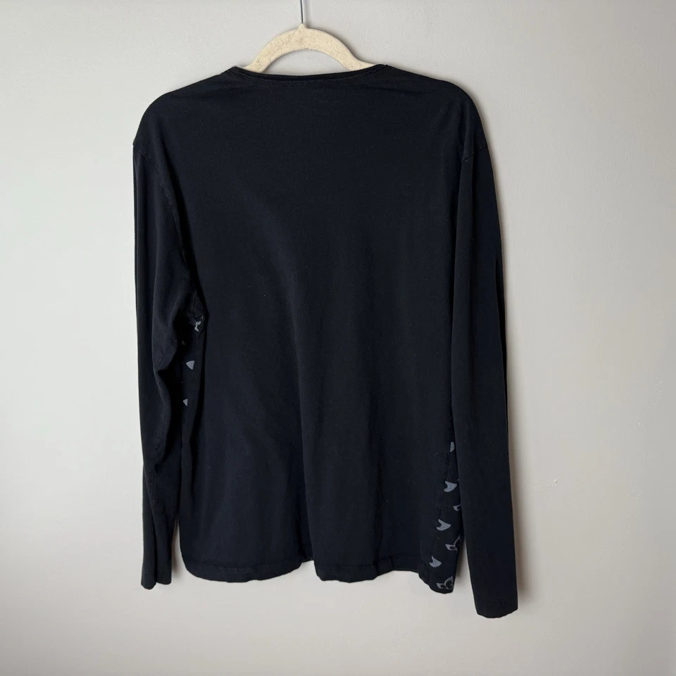 Мужская футболка XCVI размер средний графическая футболка с длинными рукавами черная серая хлопковая - Изображение 4 из 4