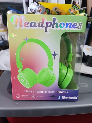 BLUETOOTH LIGHT UP WIRELESS HEADPHONES
