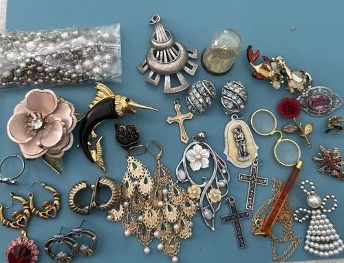 Vintage and Modern Costume Jewelry! Lot 701