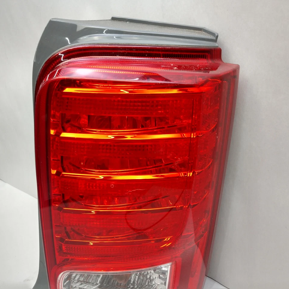 Luz trasera lateral del pasajero derecho Scion XB 2011-2015 FABRICANTE DE EQUIPOS ORIGINALES Foto 4 de 4