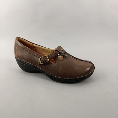 Clarks T Bar Damenschuhe 4 braune flache bequeme Leder-Slipper unstrukturiert